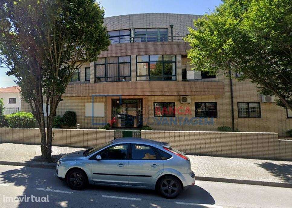 Apartamento T1 C/ Lugar de Garagem e Arrumo - Grande imagem: 4/5