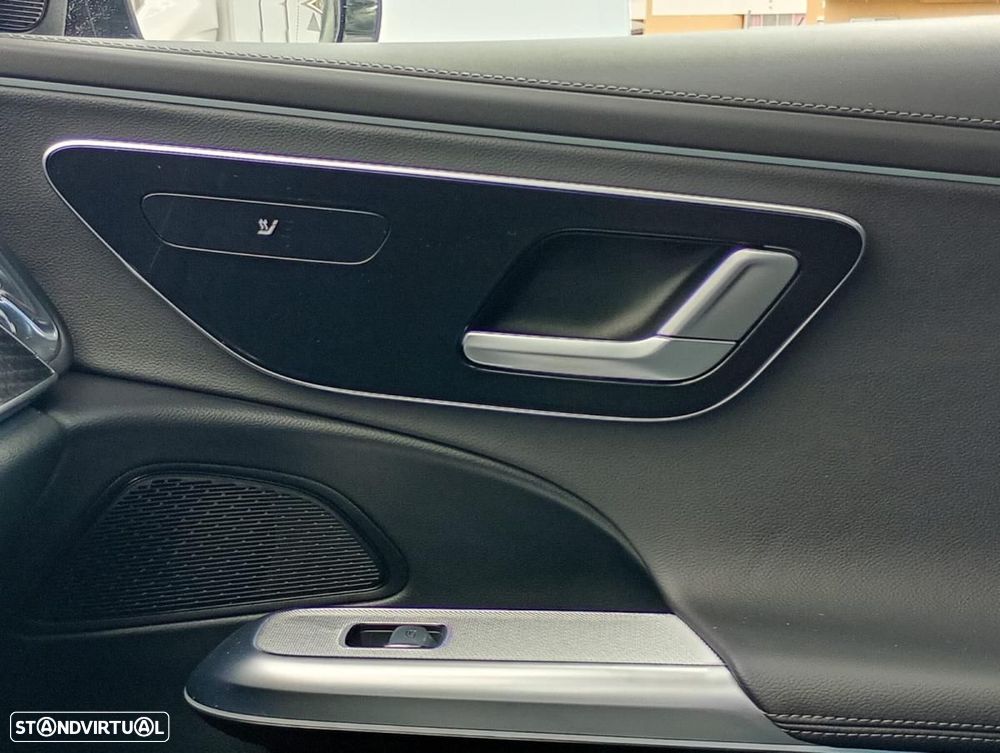 Mercedes-Benz E 300 e AMG Line - 27