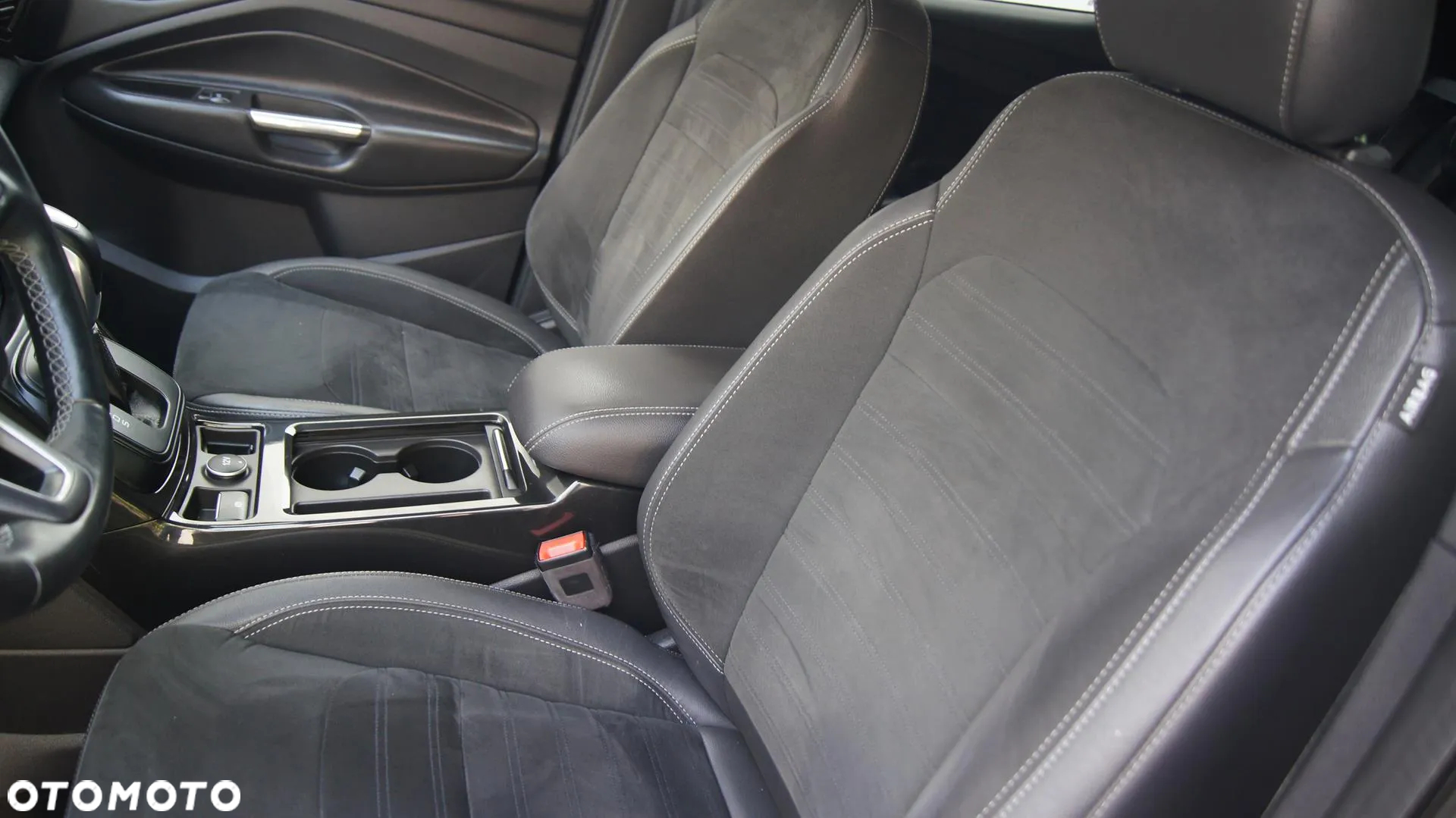 Ford Kuga 2.0 TDCi AWD ST-Line Black - 12
