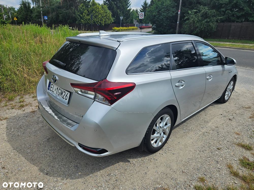 Toyota Auris Hybrid 135 Premium - 4