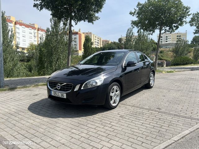 Volvo S60 2.0 D3 Momentum - 1