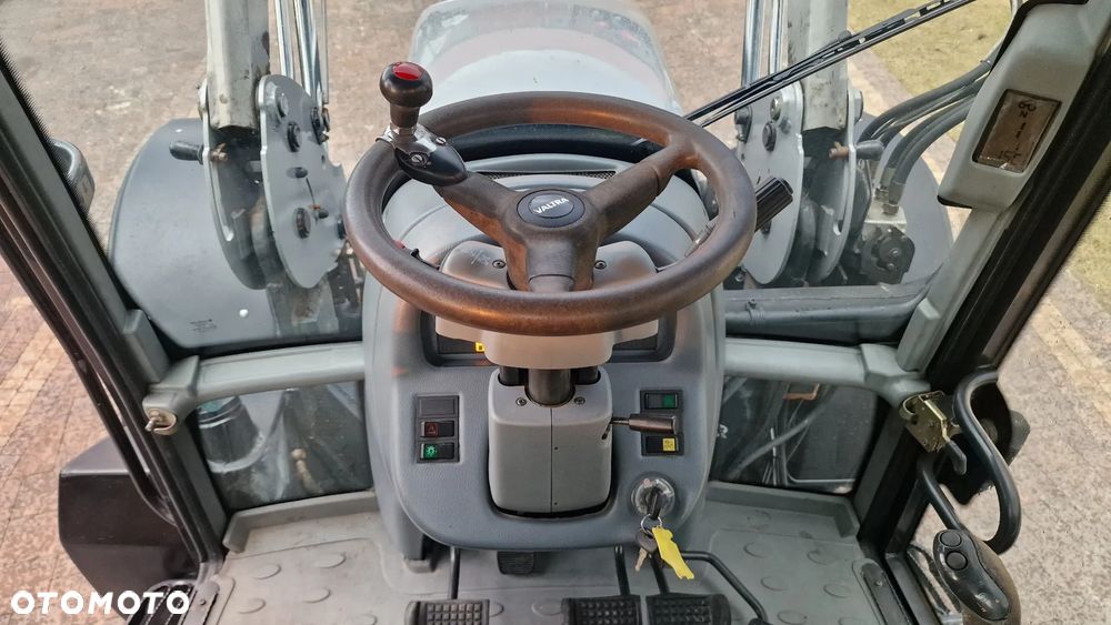 Valtra N121 HiTech, 130 koni, SISU 4cyl TURBO INTECOOLER, 141, 111, 101 - 8