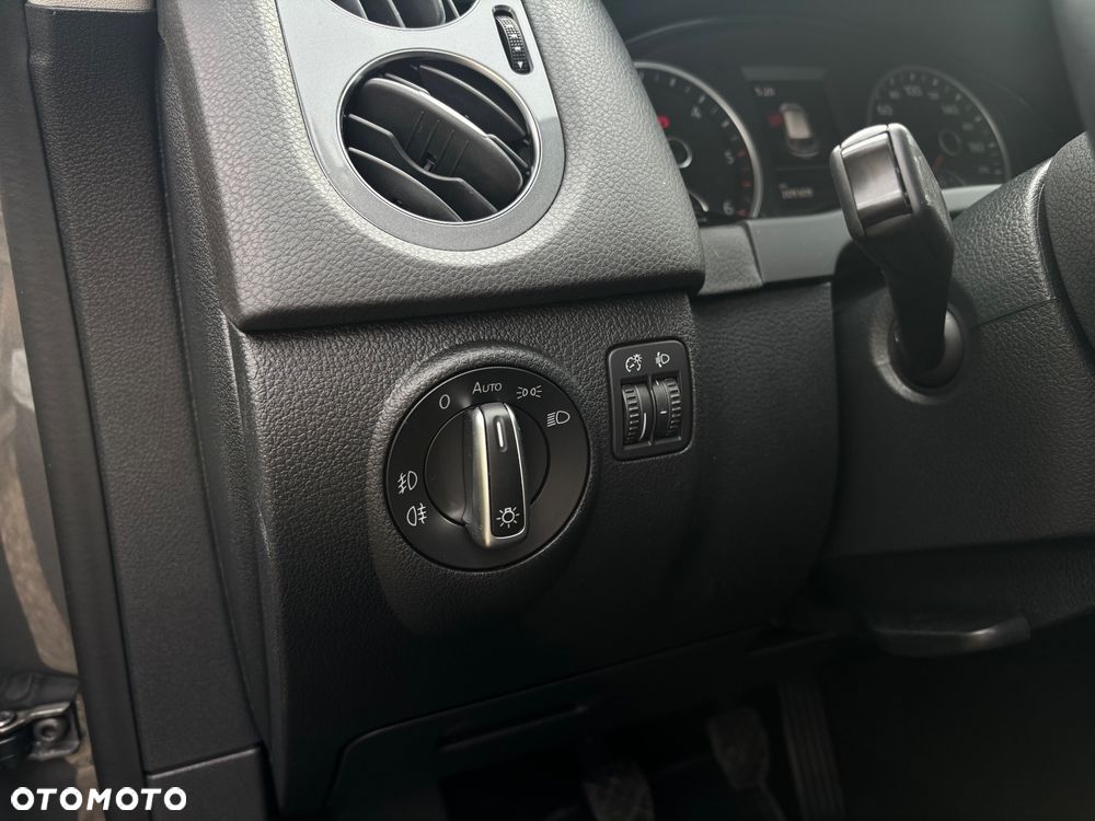 Volkswagen Tiguan 2.0 TDI DPF BlueMotion Technology Lounge Sport & Style - 15