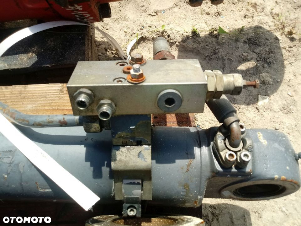 Siłownik Mecalac 12 94 60 60 - 4