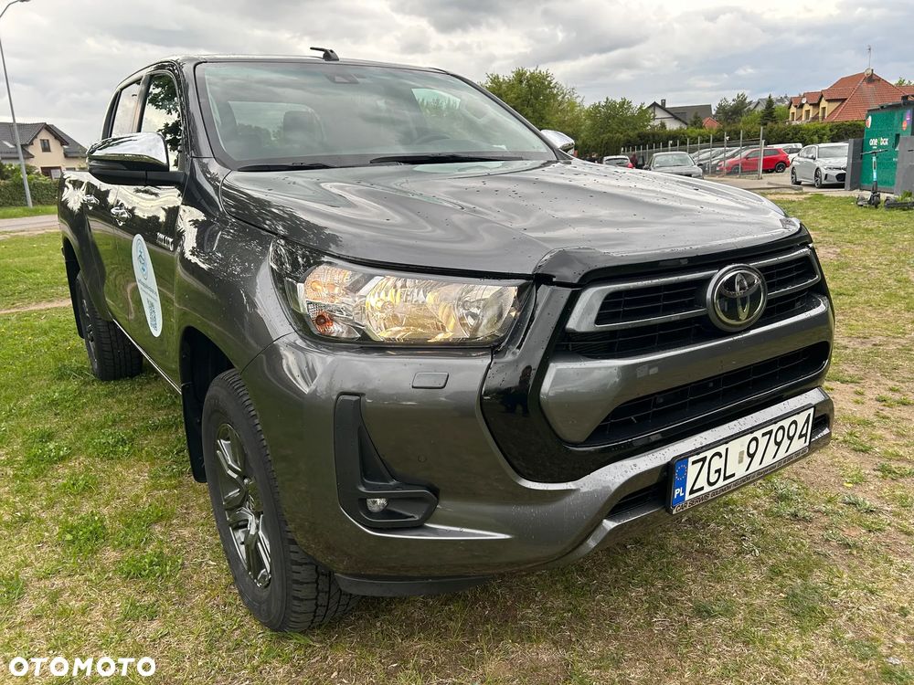 Toyota Hilux 4x4 Double Cab Autm Executive - 2