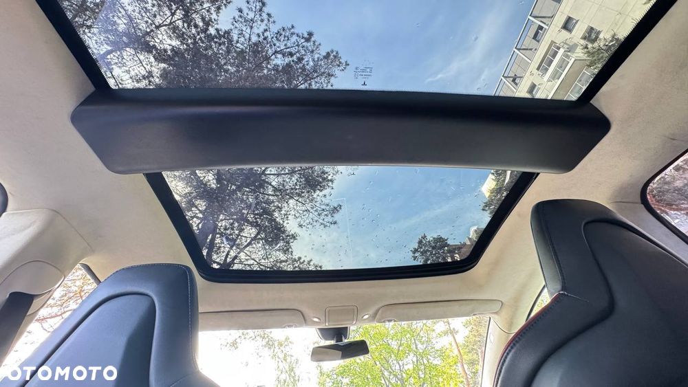 Tesla Model S - 12
