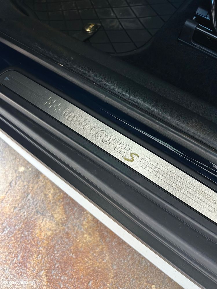 MINI Countryman Cooper SE ALL4 Auto - 32