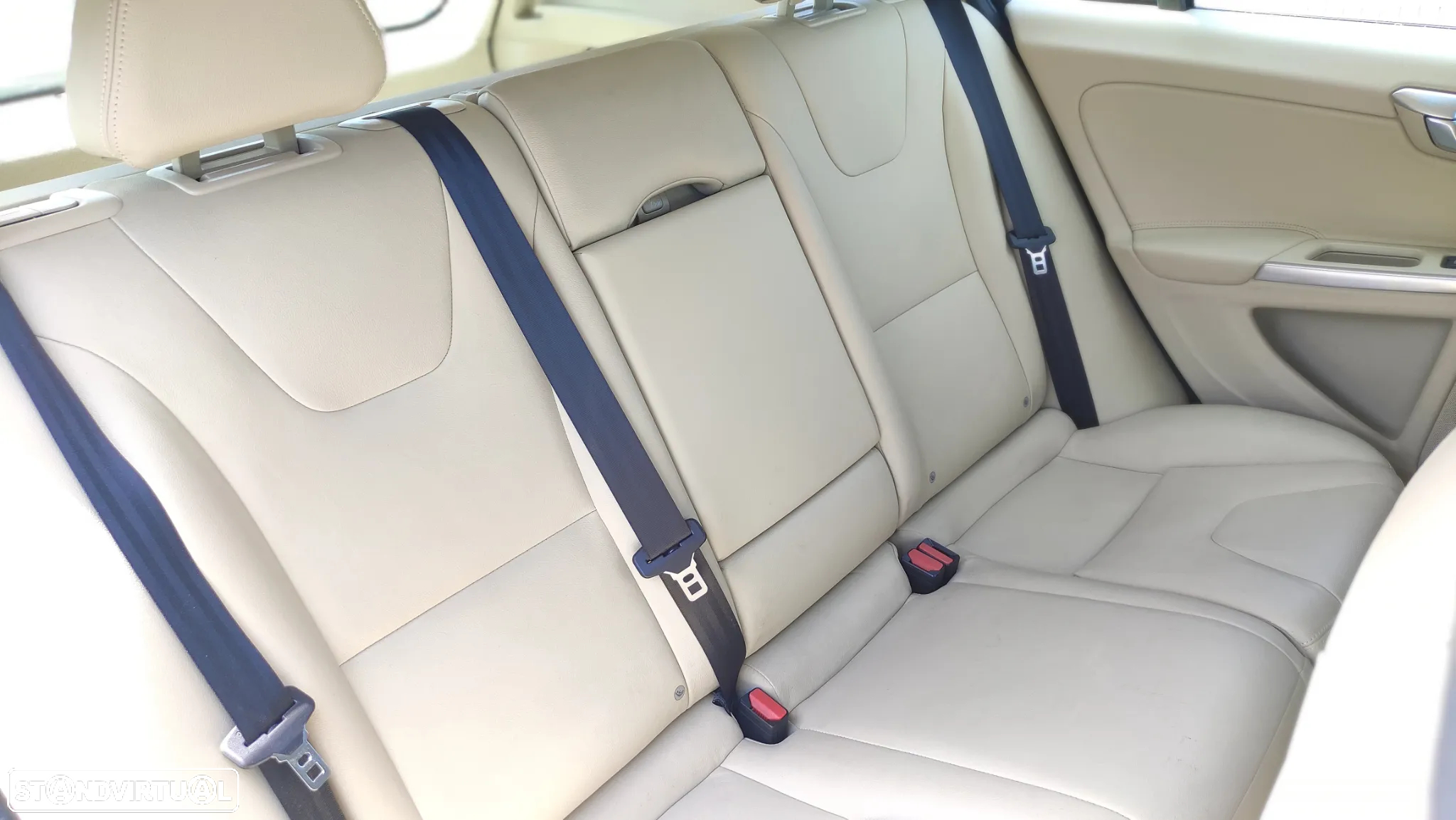 Volvo V60 2.0 D3 Summum Geartronic - 17