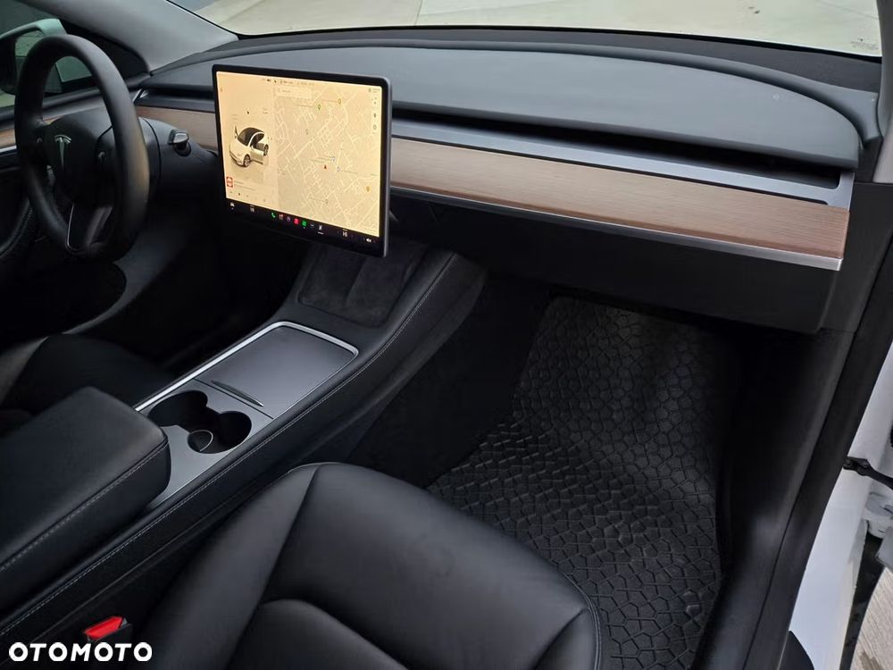 Tesla Y Long Range Dual Motor AWD - 10