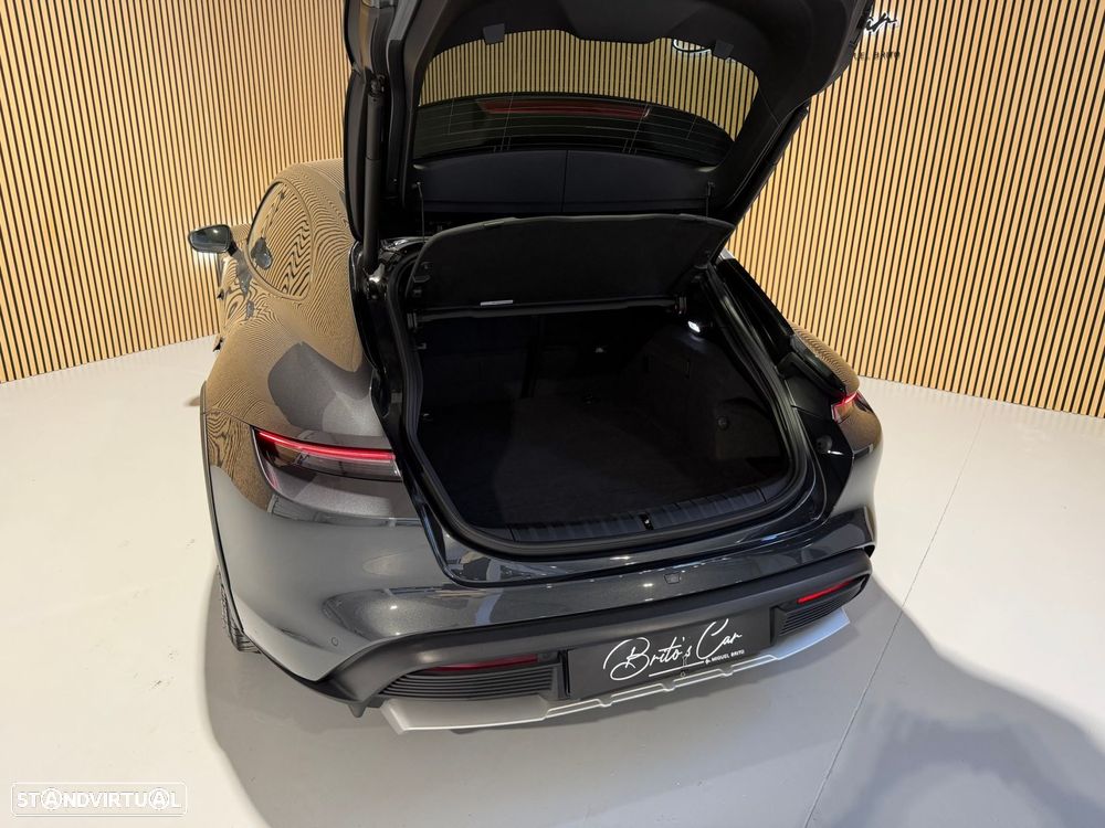 Porsche Taycan Cross Turismo 4 - 24