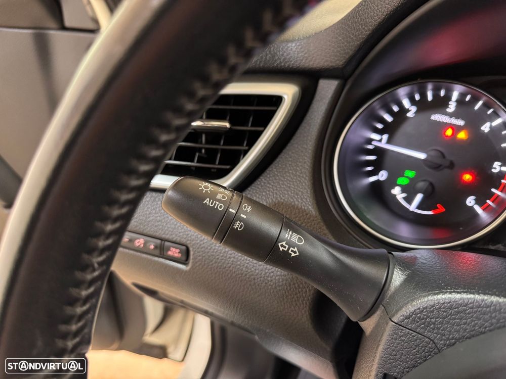 Nissan Qashqai 1.5 dCi N-Connecta - 17