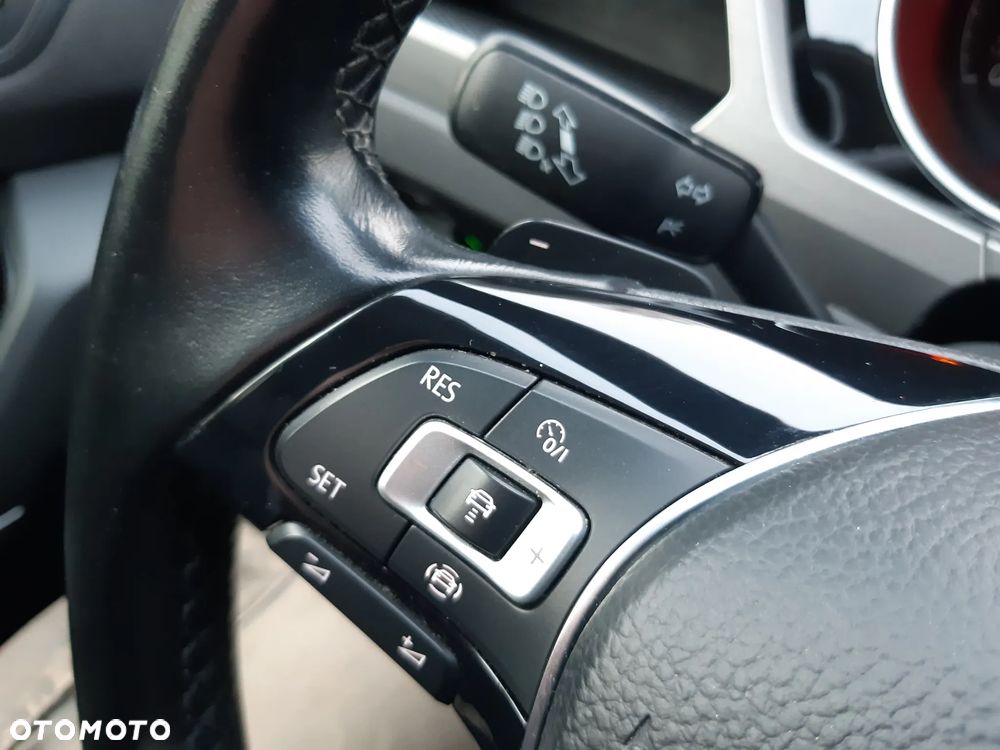 Volkswagen Touran 2.0 TDI SCR (BlueMotion Technology) DSG Highline - 9