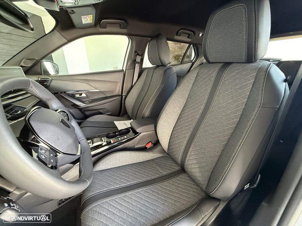 Peugeot e-2008 54 kWh Allure - 4