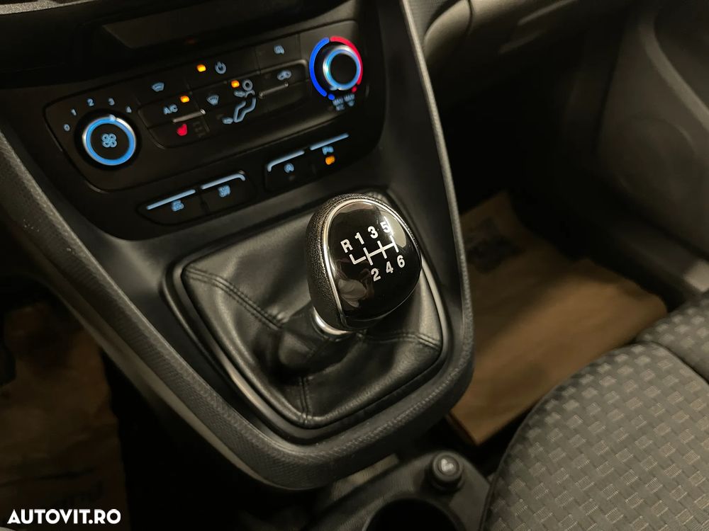 Ford Transit Connect - 13