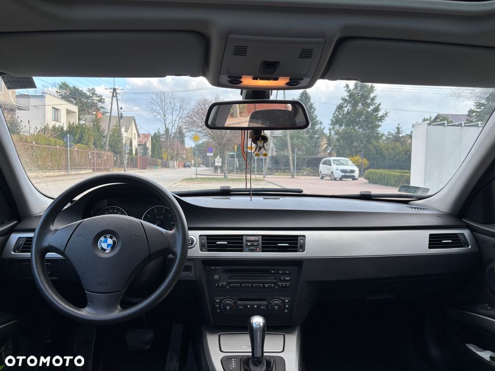 BMW Seria 3 320i - 10