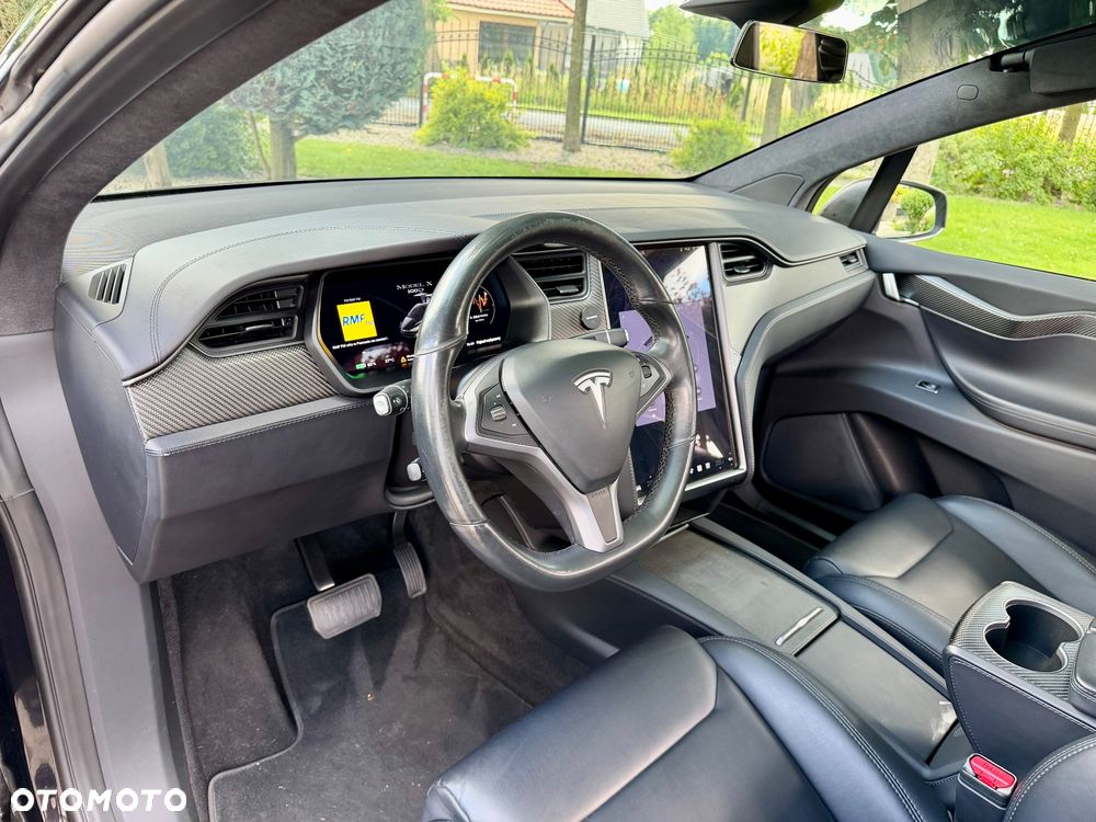 Tesla Model X - 15
