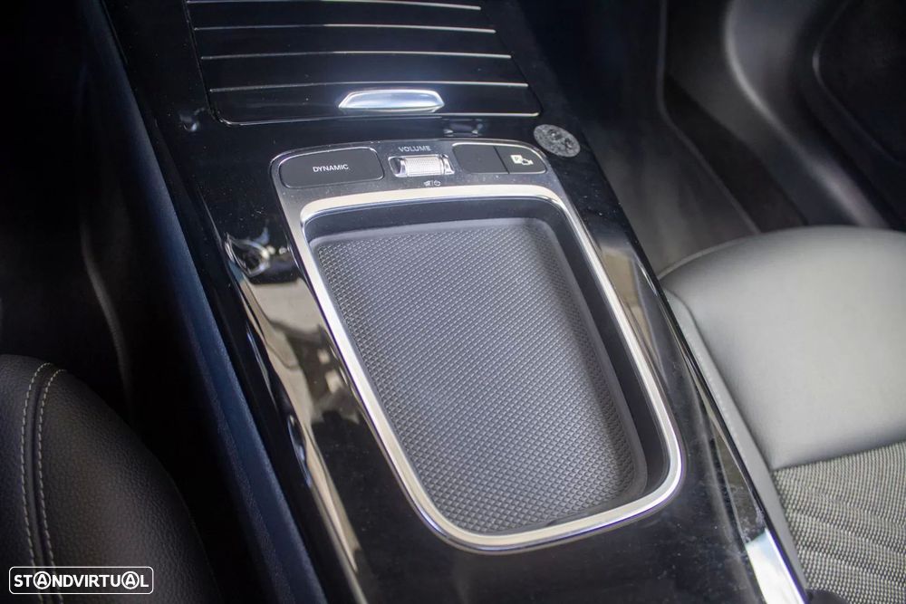 Mercedes-Benz A 250 Limousine e AMG Line - 14