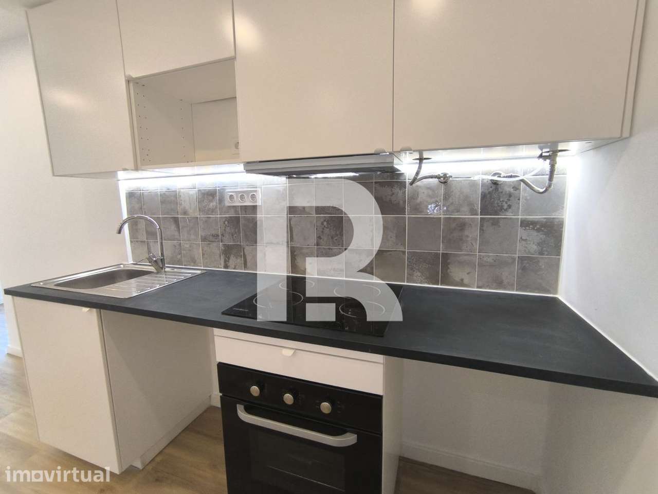 Apartamento T2 na Buraca Totalmente Remodelado - Grande imagem: 4/30