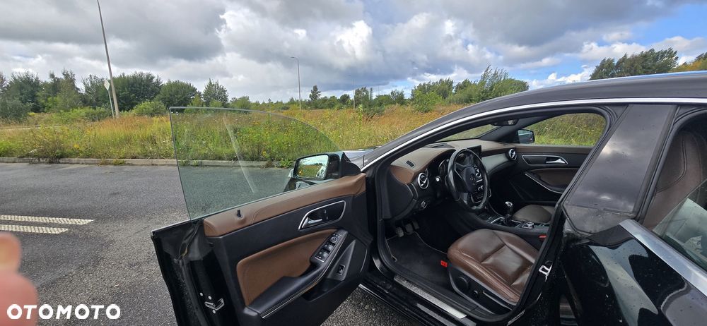 Mercedes-Benz CLA 200 - 18