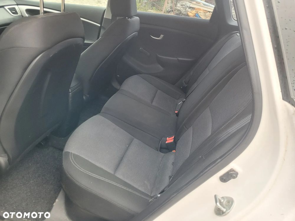 Hyundai i30 blue 1.6 CRDi YES Gold - 8