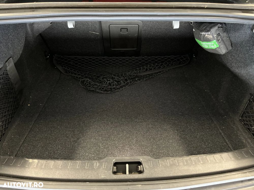 Volvo S60 B4 MHEV AT Plus Dark - 12