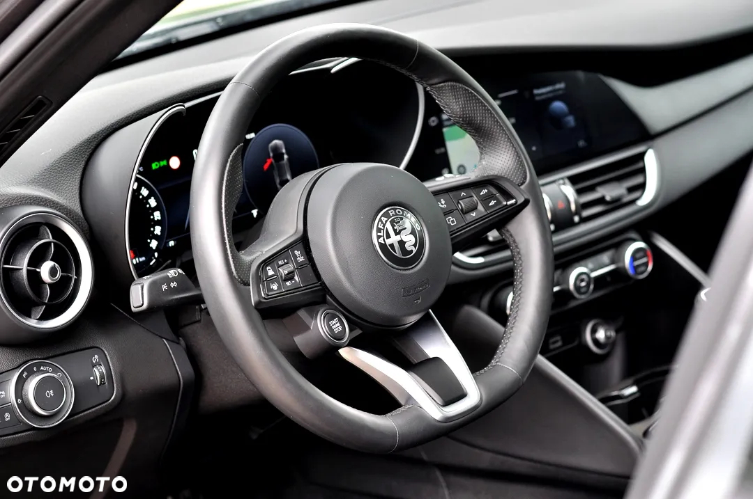 Alfa Romeo Giulia 2.0 Turbo 16V AT8-Q4 Ti - 18