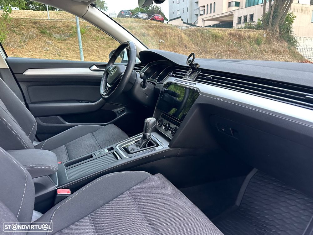 VW Passat Variant 2.0 TDI R-Line - 41