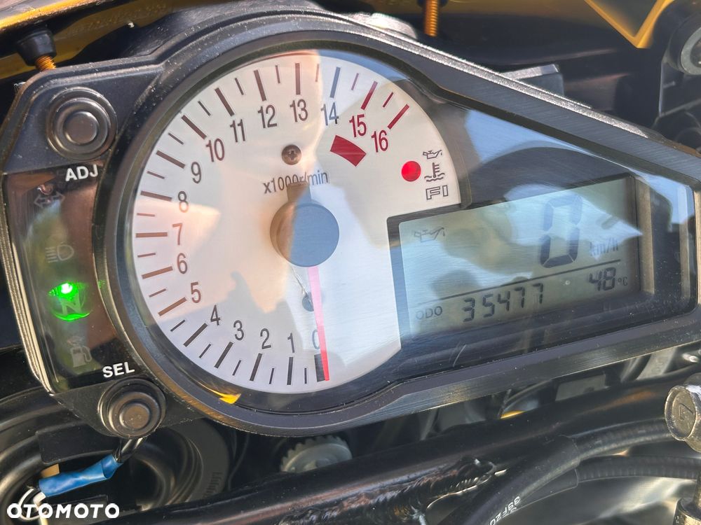 Suzuki GSX-R - 10