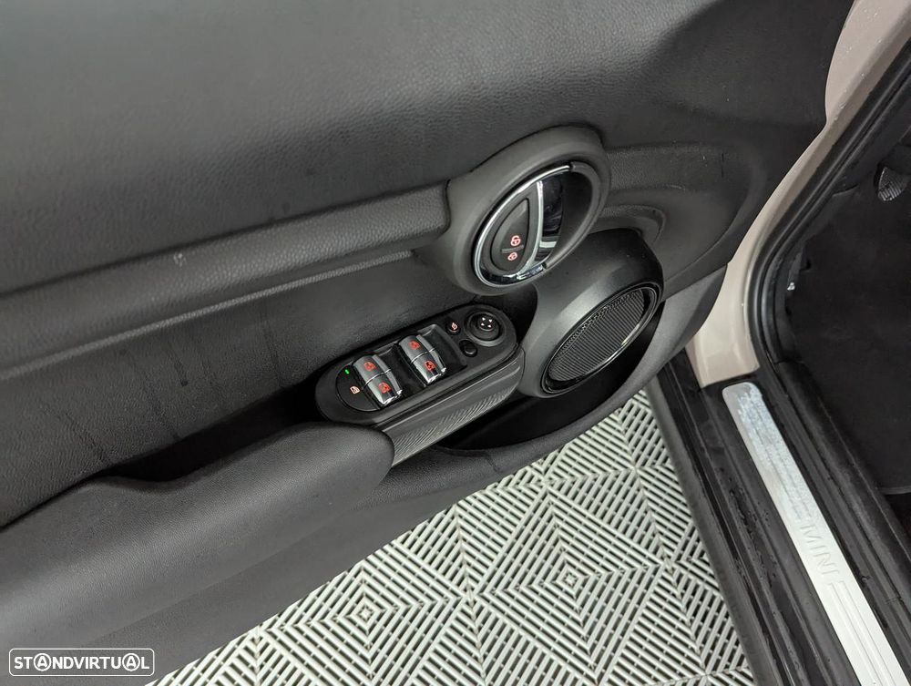 MINI 5 Portas Cooper Sport Edition - 26