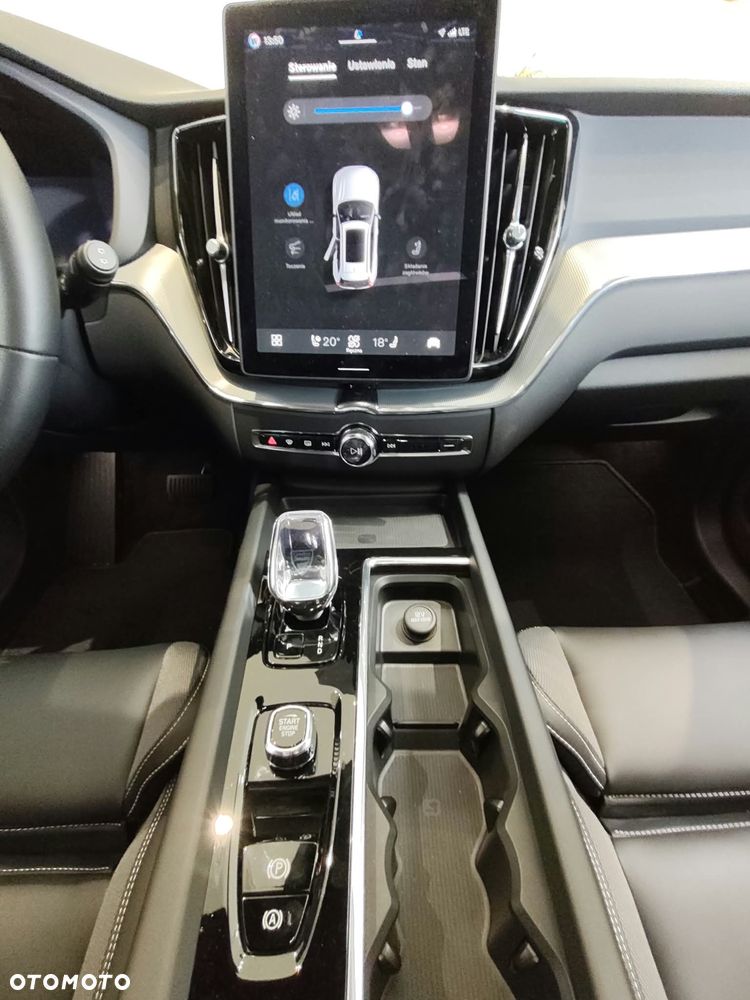 Volvo XC 60 T6 Plug-In Hybrid AWD Ultra Dark - 32