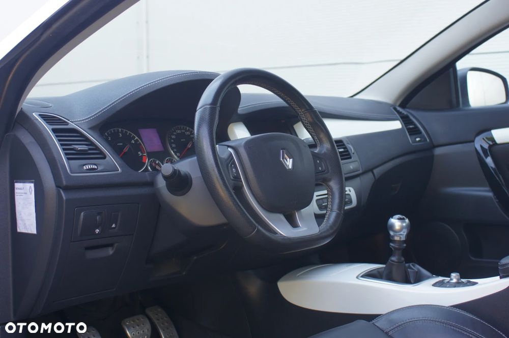 Renault Laguna dCi 110 FAP Bose Edition - 29