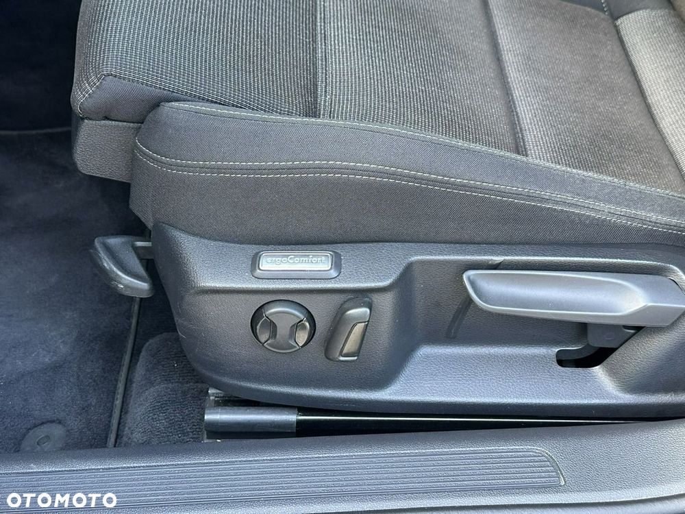 Volkswagen Passat - 14