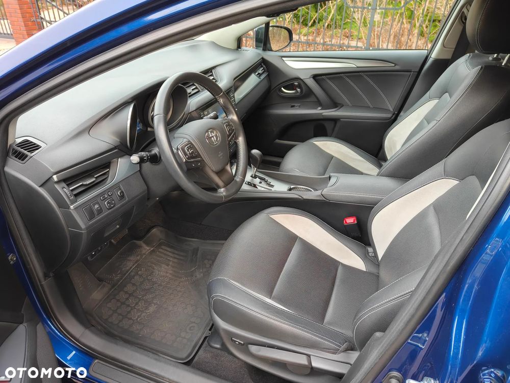 Toyota Avensis 1.8 Selection MS - 9