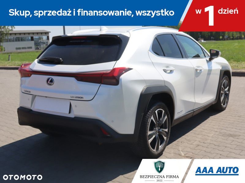 Lexus UX - 7