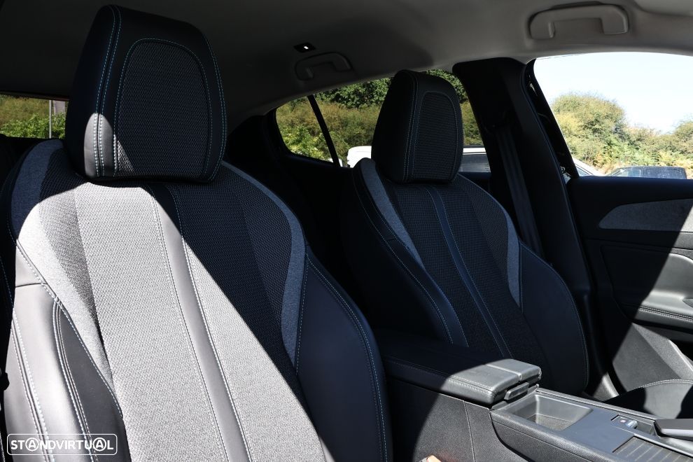 Peugeot 408 1.6 Hybrid Allure e-EAT8 - 12