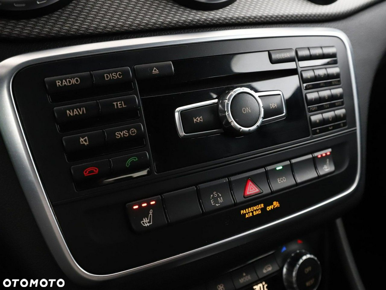 Mercedes-Benz GLA - 25