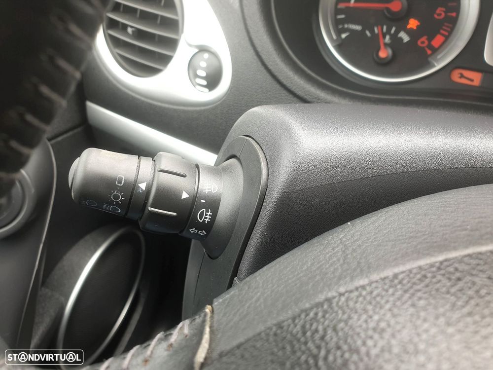 Renault Clio 1.5 dCi Dynamique S - 17