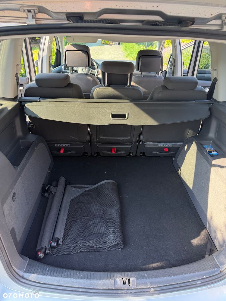 Volkswagen Touran 1.6 TDI DPF BlueMot Trendline - 4