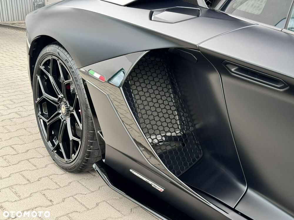 Lamborghini Aventador - 13