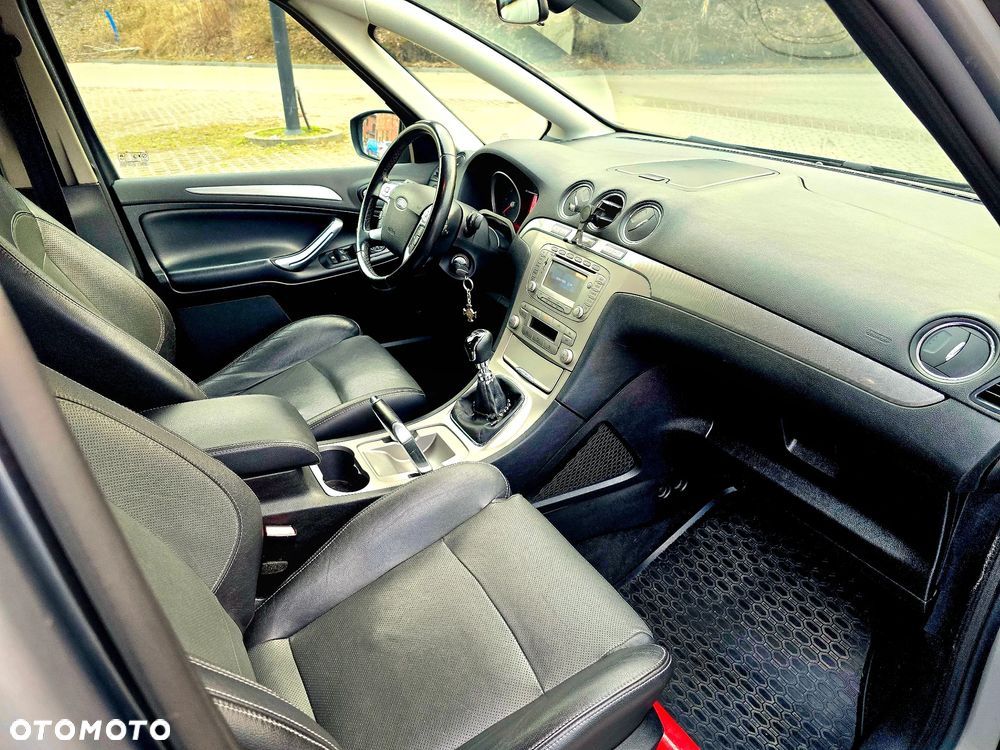 Ford S-Max - 11