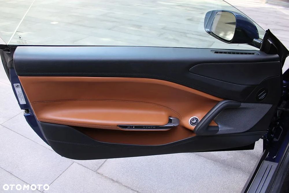 Ferrari GTC4Lusso - 14