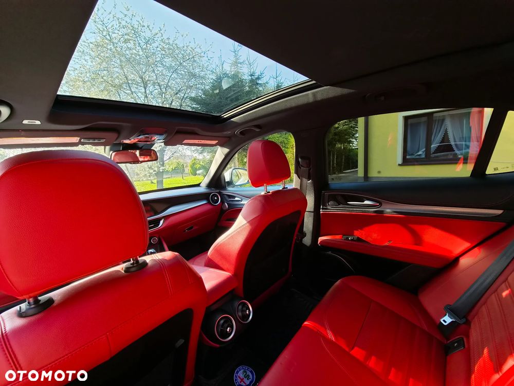 Alfa Romeo Stelvio 2.0 Turbo 16V AT8-Q4 Veloce Ti - 17