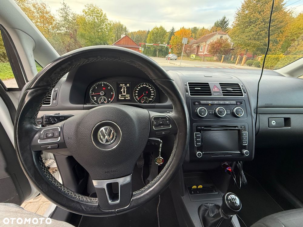 Volkswagen Touran - 16