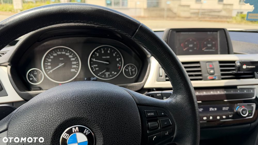 BMW Seria 3 318i - 24