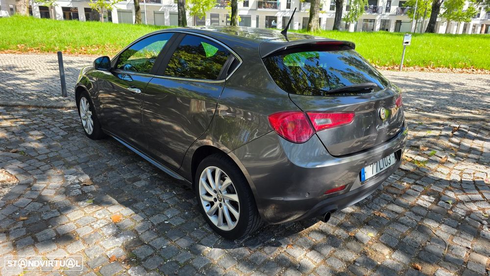 Alfa Romeo Giulietta 1.6 JTDm Distinctive - 4