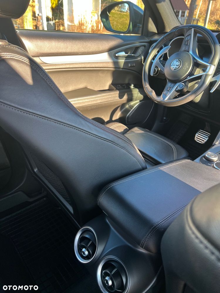 Alfa Romeo Stelvio 2.0 Turbo B-Tech Edition Q4 - 26