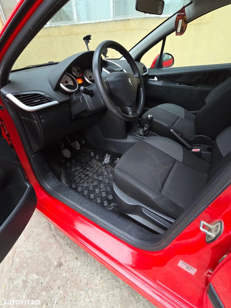 Peugeot 207 1.4 HDI Trendy - 10