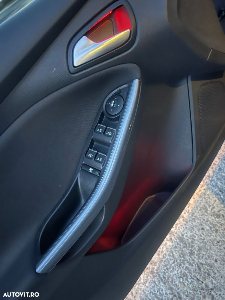 Ford Focus 1.6 TDCI DPF Titanium - 16