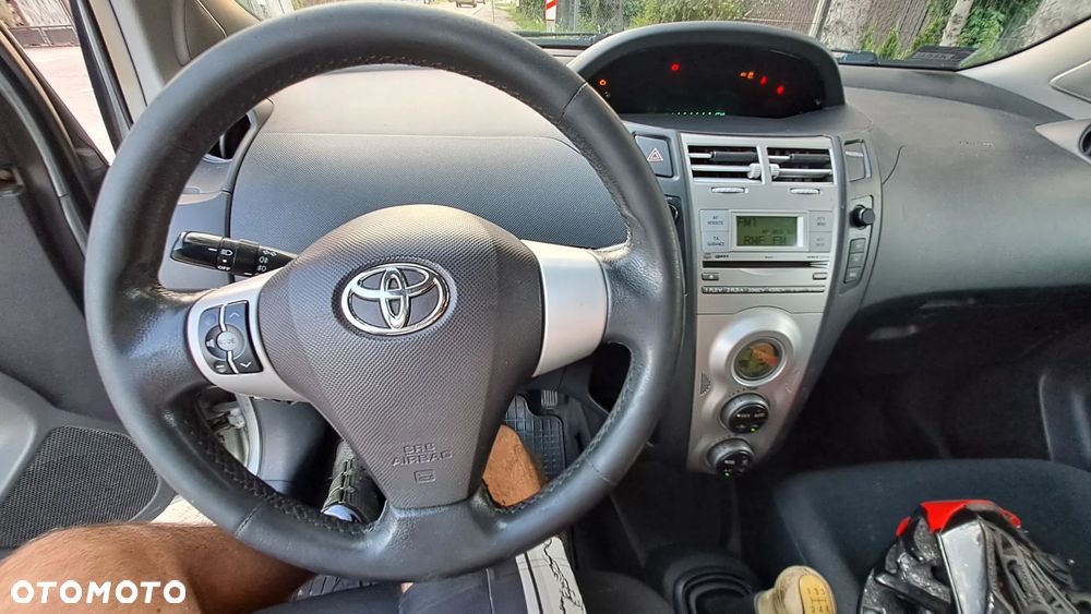 Toyota Yaris 1.3 Sol - 11