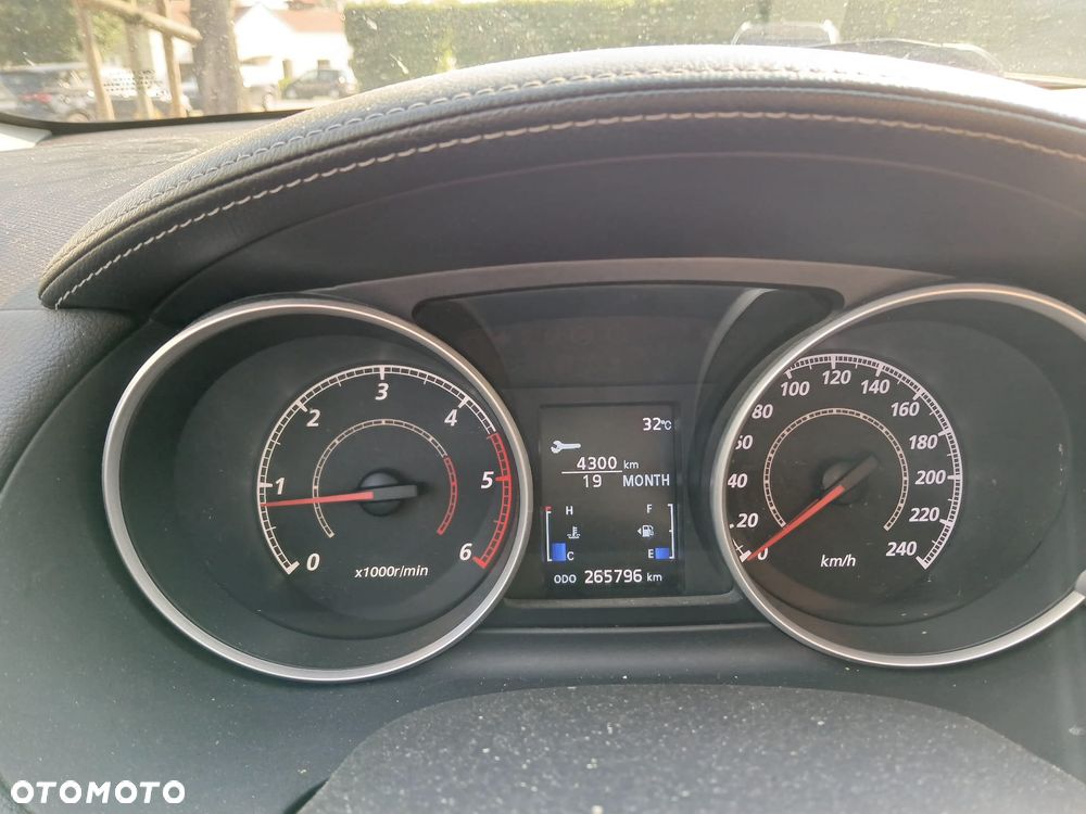 Mitsubishi Outlander - 15